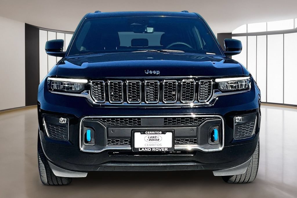 Used 2023 Jeep Grand Cherokee Overland w/ Luxury Tech Group IV AWD/4WD image 2