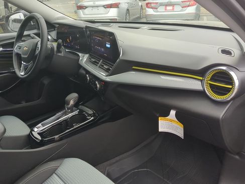 Used 2025 Chevrolet Trax LT w/ Driver Confidence Package image 26