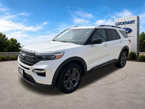Used 2023 Ford Explorer XLT w/ Equipment Group 202A AWD/4WD image 3