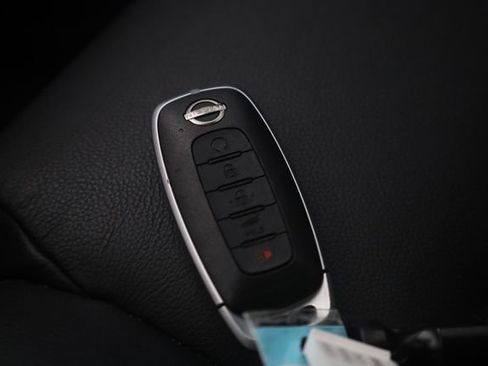 Used 2023 Nissan Rogue SL w/ SL Premium Package FWD image 31