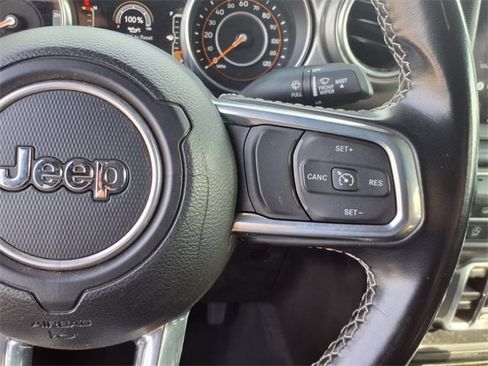 Used 2022 Jeep Wrangler Unlimited Sahara image 9