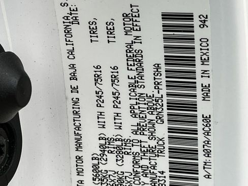 Used 2022 Toyota Tacoma SR5 w/ Technology Package image 29