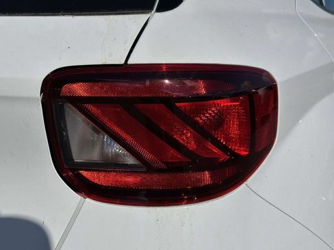 Certified 2025 Hyundai Venue SEL FWD image 11