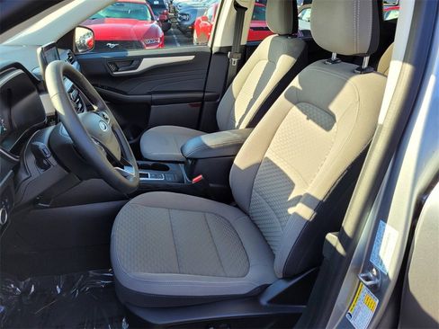 Used 2022 Ford Escape SE w/ SE Sport Appearance Package image 10