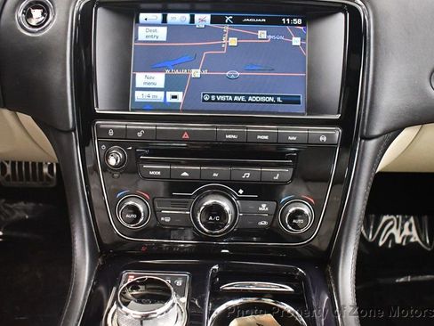 Used 2015 Jaguar XJ image 27
