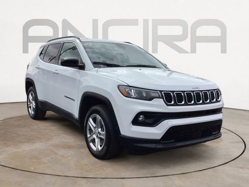 Used 2024 Jeep Compass Latitude image 7