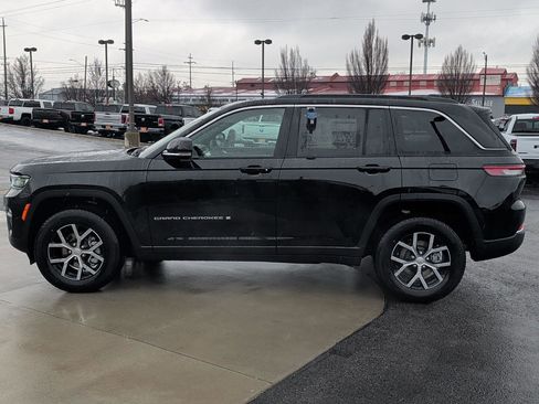 New 2025 Jeep Grand Cherokee Limited w/ Luxury Tech Group II image 3