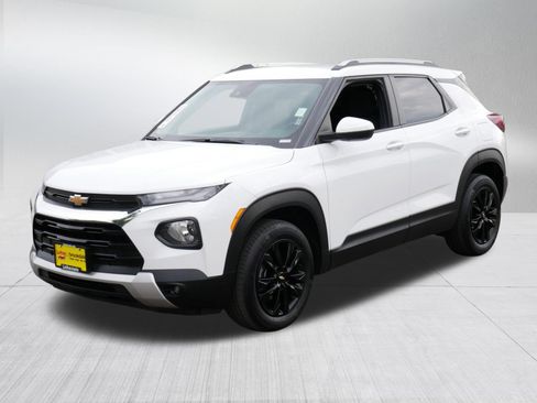 Used 2023 Chevrolet TrailBlazer LT w/ Convenience Package AWD/4WD image 3