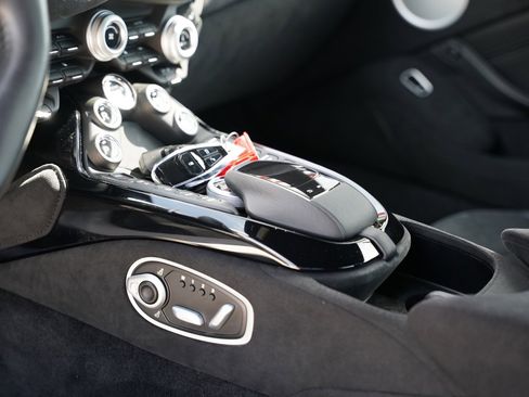 Used 2020 Aston Martin V8 Vantage Coupe image 13