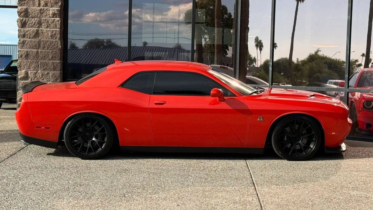 Used 2016 Dodge Challenger R/T Scat Pack w/ Leather Interior Group RWD image 14