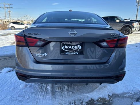 Used 2024 Nissan Altima 2.5 SV image 6