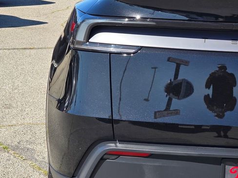 Used 2026 Tesla Model Y 2WD image 8