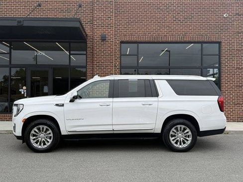 Used 2023 GMC Yukon XL SLT w/ SLT Premium Package AWD/4WD image 4