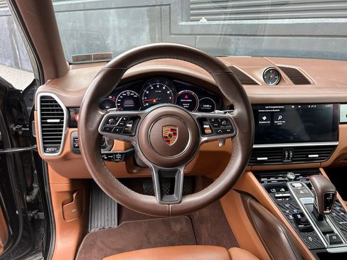 Certified 2020 Porsche Cayenne AWD/4WD image 23