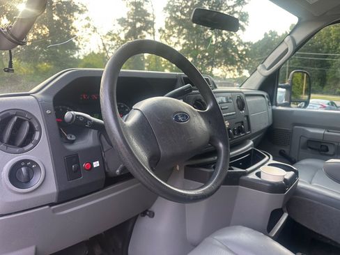 Used 2014 Ford E-250 and Econoline 250 RWD image 11