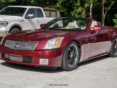 Used 2006 Cadillac XLR RWD image 14