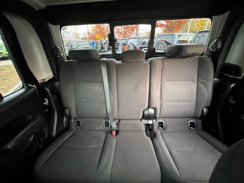 Used 2022 Jeep Gladiator Sport image 28