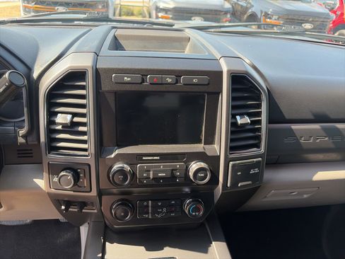 Used 2019 Ford F250 XLT w/ XLT Premium Package image 17