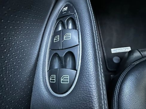 Used 2005 Mercedes-Benz E 320 Sedan image 37