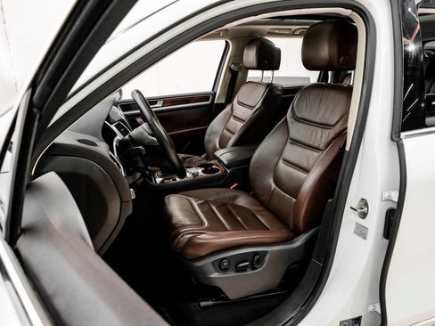 Used 2014 Volkswagen Touareg VR6 AWD/4WD image 38