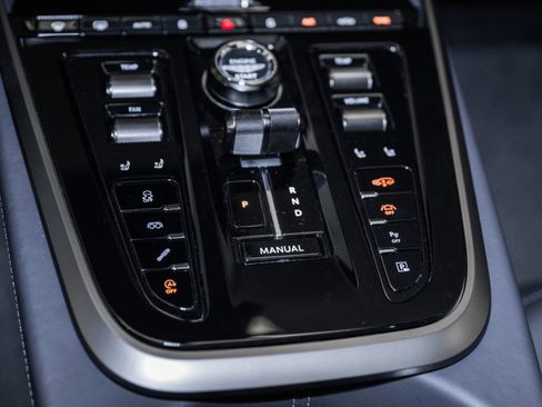 Used 2025 Aston Martin DBX 707 image 38