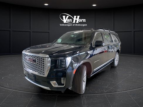 Used 2021 GMC Yukon XL Denali w/ Denali Premium Package AWD/4WD image 3