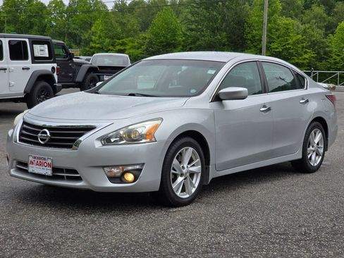 Used 2015 Nissan Altima 2.5 SV FWD image 2