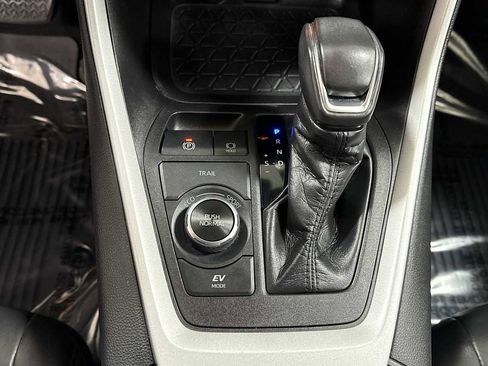 Certified 2021 Toyota RAV4 XLE Premium image 21