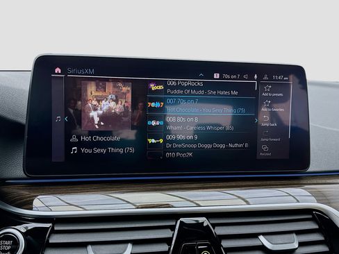 Used 2023 BMW 530e w/ Premium Package image 11