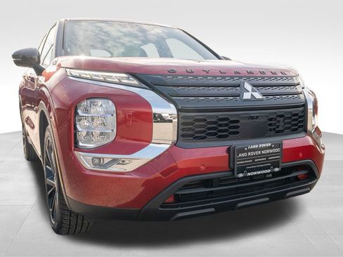 Used 2023 Mitsubishi Outlander SE Black Edition image 18