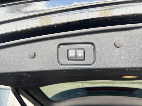 Used 2025 Nissan Pathfinder SV AWD/4WD image 21