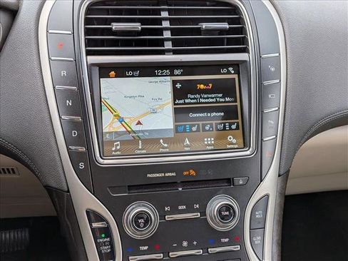 Used 2018 Lincoln MKX Reserve w/ Driver Assistance Package FWD image 13