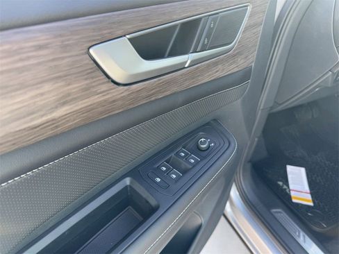 New 2025 Volkswagen Atlas SEL image 10