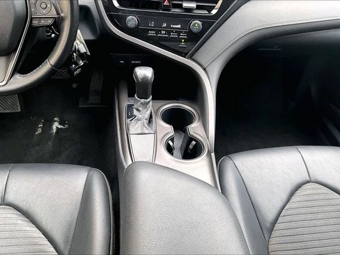 Used 2021 Toyota Camry SE FWD image 17