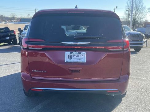 New 2026 Chrysler Pacifica Select image 7