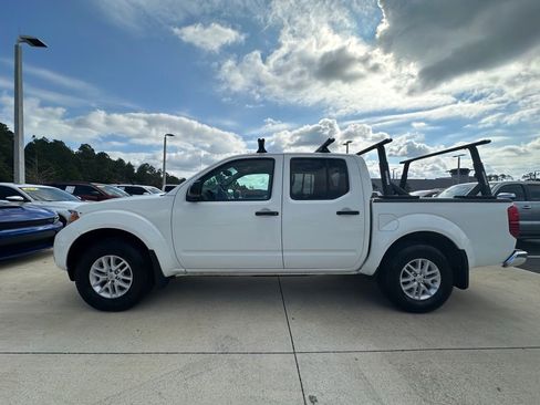 Used 2018 Nissan Frontier SV image 4