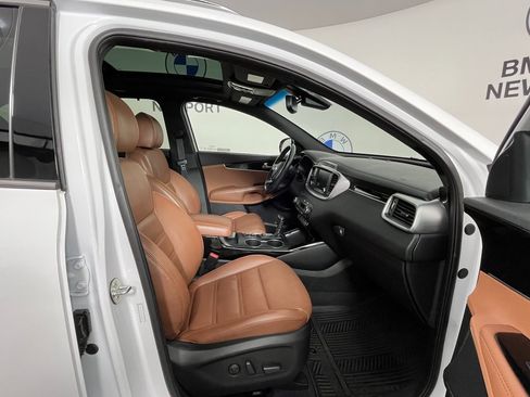 Used 2019 Kia Sorento SX image 19