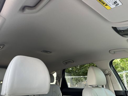 Used 2025 Kia Sorento EX AWD/4WD image 24