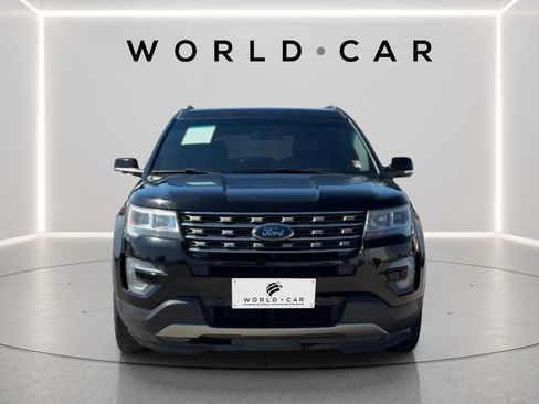 Used 2017 Ford Explorer XLT w/ Equipment Group 202A FWD image 8