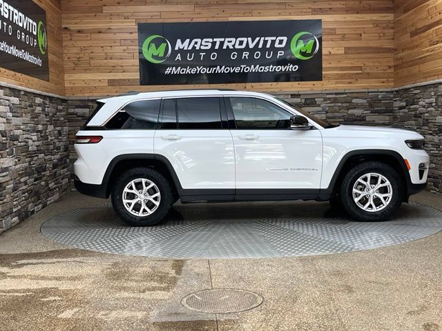 Used 2022 Jeep Grand Cherokee Limited AWD/4WD image 14