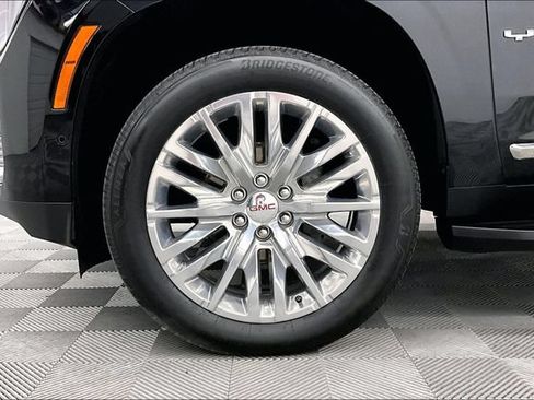 Used 2025 GMC Yukon XL Elevation w/ Elevation Premium Package AWD/4WD image 10