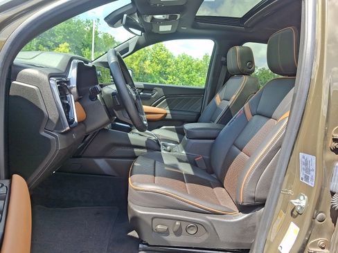 Used 2023 GMC Canyon AT4 w/ AT4 Premium Package AWD/4WD image 13
