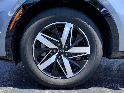 Used 2022 Kia Sorento S FWD image 9