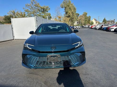 Used 2025 Toyota Camry XSE FWD image 5