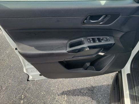 Used 2024 Nissan Pathfinder SV FWD image 21