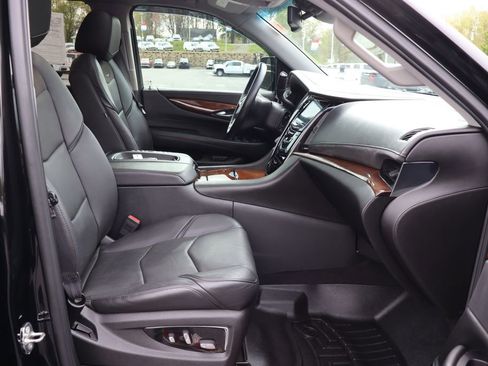 Used 2016 Cadillac Escalade ESV Luxury RWD image 35