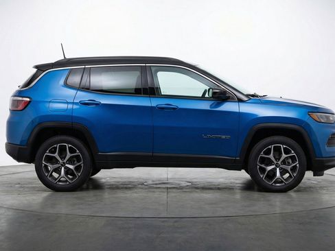 Used 2025 Jeep Compass Limited AWD/4WD image 11