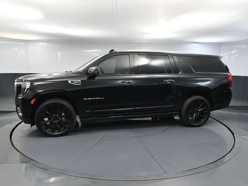 Used 2023 GMC Yukon XL Denali image 12