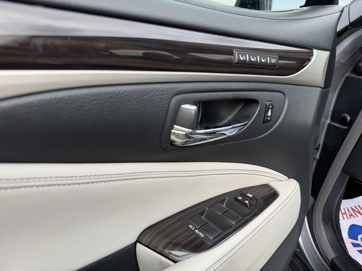 Used 2014 Lexus LS 460 w/ Comfort Package RWD image 22