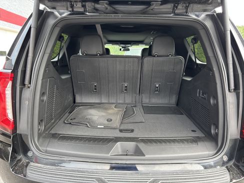 Used 2023 GMC Yukon XL SLT w/ SLT Premium Package AWD/4WD image 5